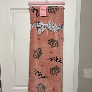 NEW VIRAL Juicy Couture Plush Throw Blanket NWT